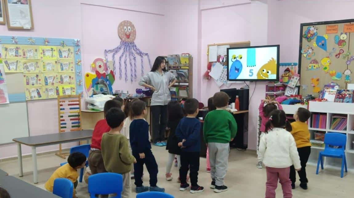 MAVİ SINIF İNGİLİZCE DERSİNDE